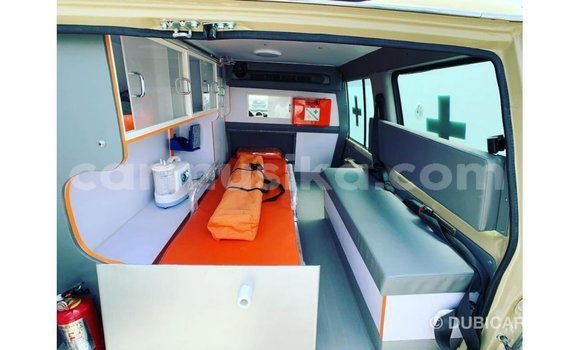 Acheter Import Voiture Toyota Land Cruiser Beige à Import - Dubai, Harare Acheter Import Voiture Toyota Land Cruiser Beige à Import - Dubai, Harare