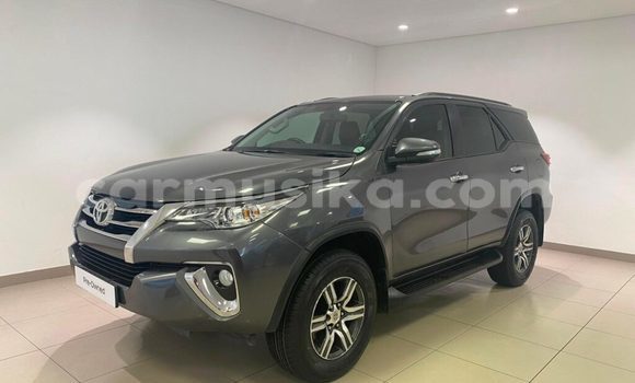Acheter Occasion Voiture Toyota Fortuner Gris à Beitbridge, Matabeleland South