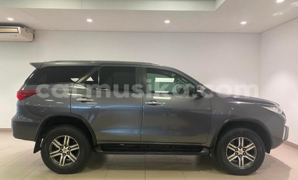 Acheter Occasion Voiture Toyota Fortuner Gris à Beitbridge, Matabeleland South Acheter Occasion Voiture Toyota Fortuner Gris à Beitbridge, Matabeleland South