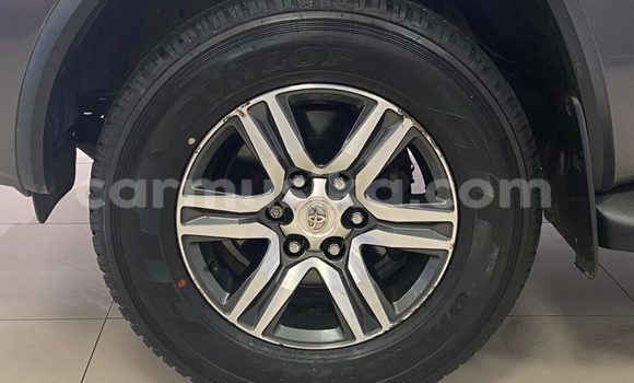 Acheter Occasion Voiture Toyota Fortuner Gris à Beitbridge, Matabeleland South Acheter Occasion Voiture Toyota Fortuner Gris à Beitbridge, Matabeleland South