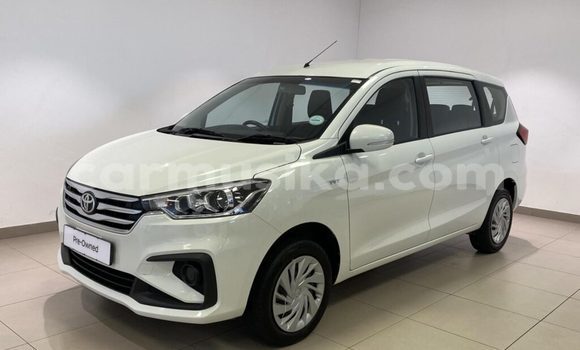 Buy Used Toyota Corolla Rumion White Car in Beitbridge in Matabeleland South