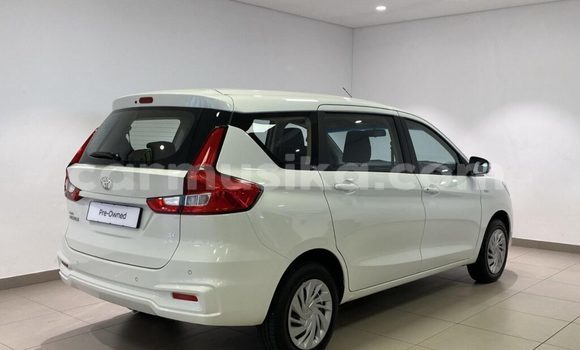 Buy Used Toyota Corolla Rumion White Car in Beitbridge in Matabeleland South Buy Used Toyota Corolla Rumion White Car in Beitbridge in Matabeleland South