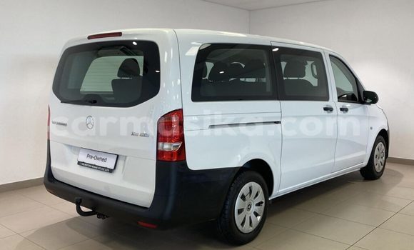 Acheter Occasion Voiture Mercedes-Benz C-Classe Blanc à Beitbridge, Matabeleland South Acheter Occasion Voiture Mercedes-Benz C-Classe Blanc à Beitbridge, Matabeleland South