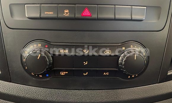 Acheter Occasion Voiture Mercedes-Benz C-Classe Blanc à Beitbridge, Matabeleland South Acheter Occasion Voiture Mercedes-Benz C-Classe Blanc à Beitbridge, Matabeleland South