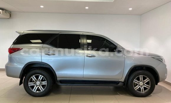 Acheter Occasion Voiture Toyota Fortuner Gris à Beitbridge, Matabeleland South Acheter Occasion Voiture Toyota Fortuner Gris à Beitbridge, Matabeleland South