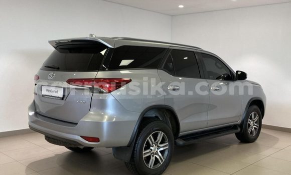 Acheter Occasion Voiture Toyota Fortuner Gris à Beitbridge, Matabeleland South Acheter Occasion Voiture Toyota Fortuner Gris à Beitbridge, Matabeleland South