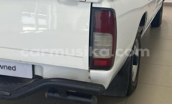 Acheter Occasion Voiture Nissan Hardbody Blanc à Borrowdale, Harare Acheter Occasion Voiture Nissan Hardbody Blanc à Borrowdale, Harare