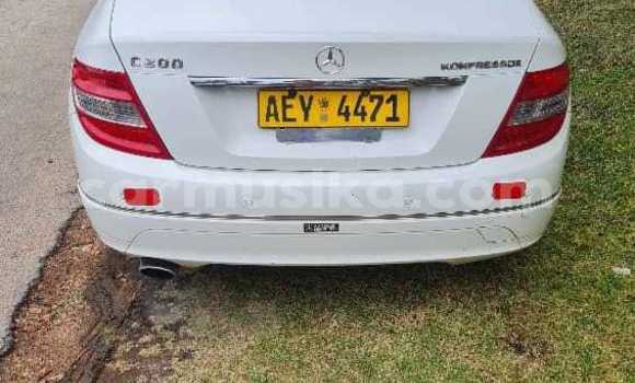 Nunua Ilio tumika Mercedes-Benz C-Classe Nyeupe Gari ndani ya Belvedere nchini Harare