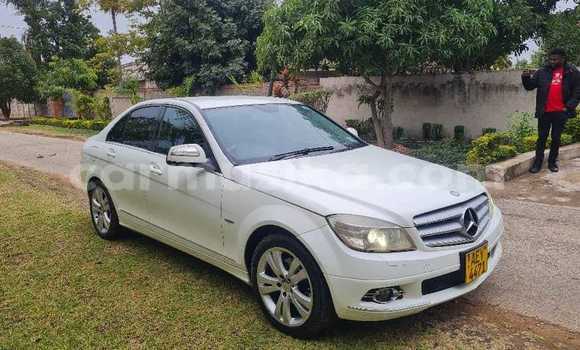 Acheter Occasion Voiture Mercedes-Benz C-Classe Blanc à Belvédère, Harare Acheter Occasion Voiture Mercedes-Benz C-Classe Blanc à Belvédère, Harare