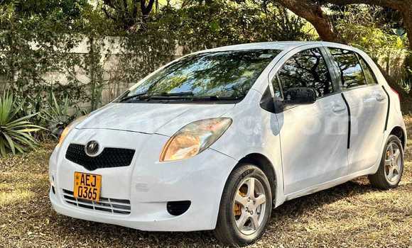 Nunua Ilio tumika Toyota Vitz Nyeupe Gari ndani ya Avondale nchini Harare