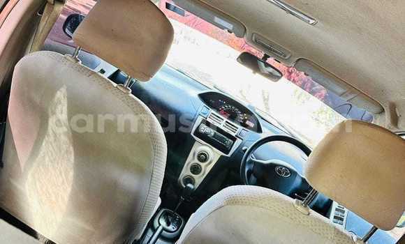 Acheter Occasion Voiture Toyota Vitz Blanc à Avondale, Harare Acheter Occasion Voiture Toyota Vitz Blanc à Avondale, Harare