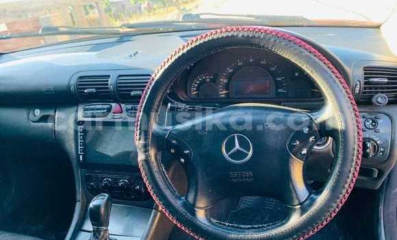 Acheter Occasion Voiture Mercedes-Benz C-Classe Rouge à Chegutu, Mashonaland West Acheter Occasion Voiture Mercedes-Benz C-Classe Rouge à Chegutu, Mashonaland West