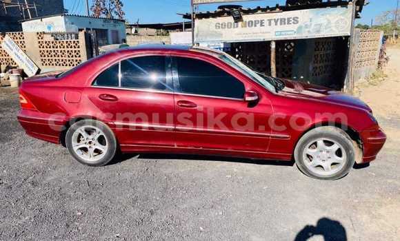 Acheter Occasion Voiture Mercedes-Benz C-Classe Rouge à Chegutu, Mashonaland West Acheter Occasion Voiture Mercedes-Benz C-Classe Rouge à Chegutu, Mashonaland West