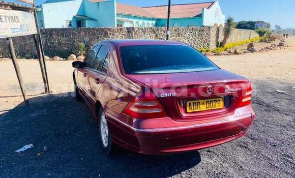 Acheter Occasion Voiture Mercedes-Benz C-Classe Rouge à Chegutu, Mashonaland West Acheter Occasion Voiture Mercedes-Benz C-Classe Rouge à Chegutu, Mashonaland West
