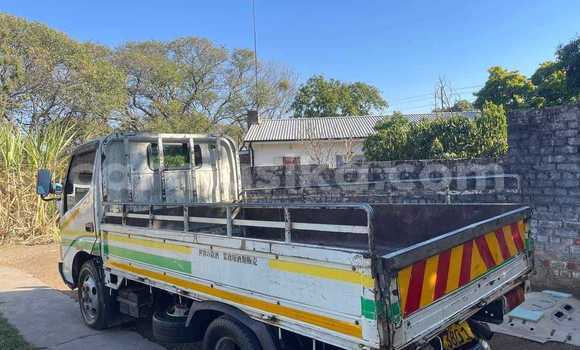 Acheter Occasion Utilitaire Hino Ranger Blanc à Borrowdale, Harare Acheter Occasion Utilitaire Hino Ranger Blanc à Borrowdale, Harare