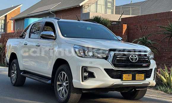 Tenga Tsaru Toyota Hilux Chena Mota in Bindura in Mashonaland yePakati