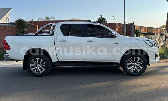 Tenga Tsaru Toyota Hilux Chena Mota in Bindura in Mashonaland yePakati Tenga Tsaru Toyota Hilux Chena Mota in Bindura in Mashonaland yePakati