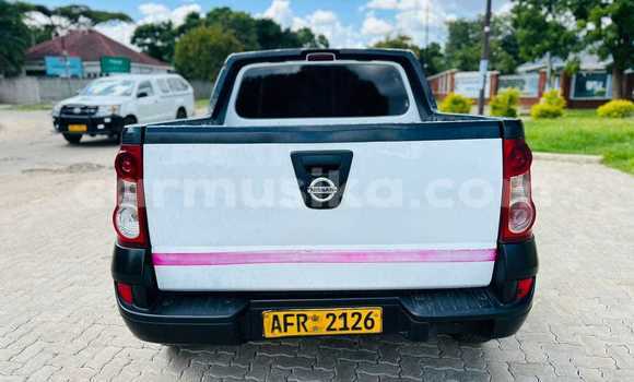 Tenga Tsaru Nissan NP 300 Chena Mota in Bindura in Mashonaland yePakati Tenga Tsaru Nissan NP 300 Chena Mota in Bindura in Mashonaland yePakati