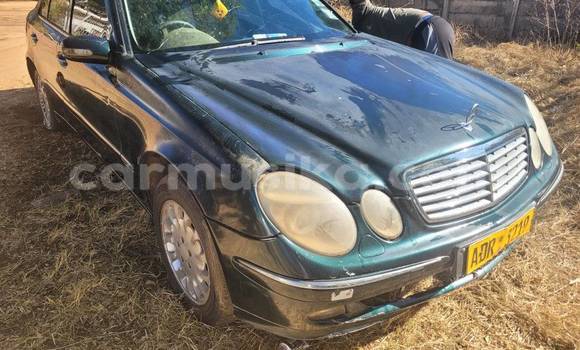 Acheter Occasion Voiture Mercedes‒Benz E–Class Noir à Belvédère, Harare