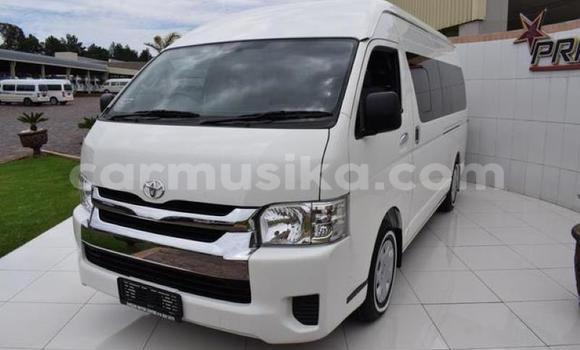 Acheter Occasion Voiture Toyota 2000GT Blanc à Beitbridge, Matabeleland South Acheter Occasion Voiture Toyota 2000GT Blanc à Beitbridge, Matabeleland South