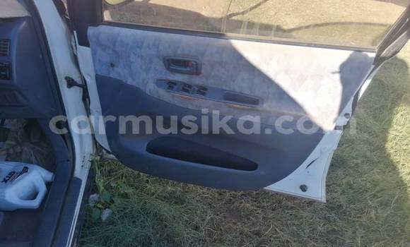 Nunua Ilio tumika Toyota Ipsum Nyeupe Gari ndani ya Belvedere nchini Harare Nunua Ilio tumika Toyota Ipsum Nyeupe Gari ndani ya Belvedere nchini Harare