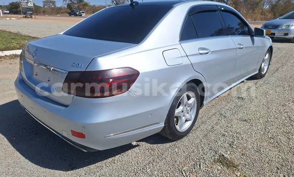 Nunua Ilio tumika Mercedes-Benz E-Classe Nyingine Gari ndani ya Borrowdale nchini Harare Nunua Ilio tumika Mercedes-Benz E-Classe Nyingine Gari ndani ya Borrowdale nchini Harare