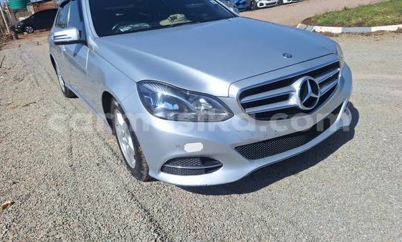 Nunua Ilio tumika Mercedes-Benz E-Classe Nyingine Gari ndani ya Borrowdale nchini Harare Nunua Ilio tumika Mercedes-Benz E-Classe Nyingine Gari ndani ya Borrowdale nchini Harare