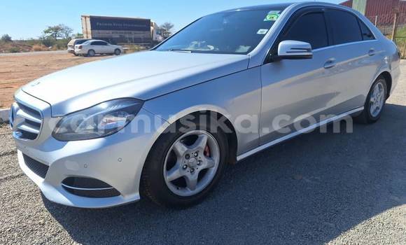 Nunua Ilio tumika Mercedes-Benz E-Classe Nyingine Gari ndani ya Borrowdale nchini Harare Nunua Ilio tumika Mercedes-Benz E-Classe Nyingine Gari ndani ya Borrowdale nchini Harare