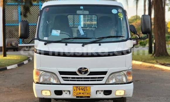 Nunua Ilio tumika Toyota Dyna Nyeupe Gari ndani ya Bindura nchini Mashonaland Central