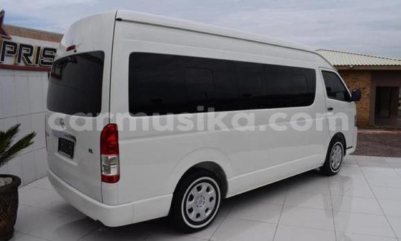 Acheter Occasion Voiture Toyota 2000GT Blanc à Beitbridge, Matabeleland South Acheter Occasion Voiture Toyota 2000GT Blanc à Beitbridge, Matabeleland South