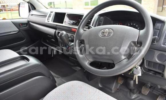 Acheter Occasion Voiture Toyota 2000GT Blanc à Beitbridge, Matabeleland South Acheter Occasion Voiture Toyota 2000GT Blanc à Beitbridge, Matabeleland South