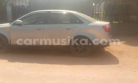 Nunua Ilio tumika Audi A4 Nyeupe Gari ndani ya Belvedere nchini Harare Nunua Ilio tumika Audi A4 Nyeupe Gari ndani ya Belvedere nchini Harare