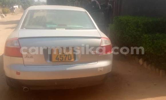Nunua Ilio tumika Audi A4 Nyeupe Gari ndani ya Belvedere nchini Harare Nunua Ilio tumika Audi A4 Nyeupe Gari ndani ya Belvedere nchini Harare