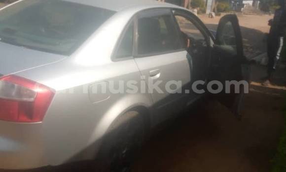 Nunua Ilio tumika Audi A4 Nyeupe Gari ndani ya Belvedere nchini Harare Nunua Ilio tumika Audi A4 Nyeupe Gari ndani ya Belvedere nchini Harare