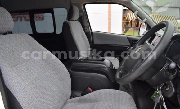 Acheter Occasion Voiture Toyota 2000GT Blanc à Beitbridge, Matabeleland South Acheter Occasion Voiture Toyota 2000GT Blanc à Beitbridge, Matabeleland South