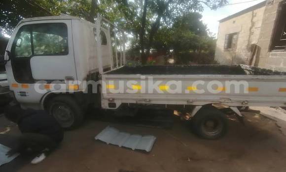 Nunua Ilio tumika Nissan Evalia Brown Lori ndani ya Borrowdale nchini Harare Nunua Ilio tumika Nissan Evalia Brown Lori ndani ya Borrowdale nchini Harare