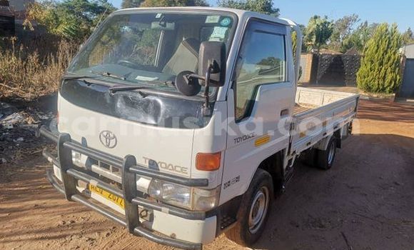 Tenga Tsaru Toyota TownAce Chena Mota in Belvedere in Harare