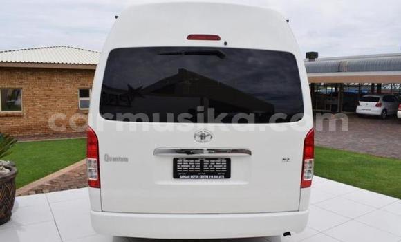 Acheter Occasion Voiture Toyota 2000GT Blanc à Beitbridge, Matabeleland South Acheter Occasion Voiture Toyota 2000GT Blanc à Beitbridge, Matabeleland South