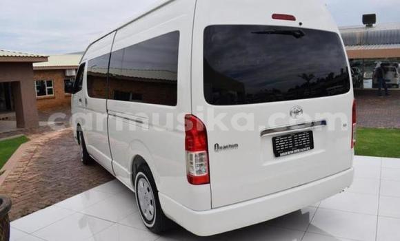 Acheter Occasion Voiture Toyota 2000GT Blanc à Beitbridge, Matabeleland South Acheter Occasion Voiture Toyota 2000GT Blanc à Beitbridge, Matabeleland South