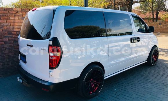 Acheter Occasion Voiture Hyundai H1 Blanc à Beitbridge, Matabeleland South Acheter Occasion Voiture Hyundai H1 Blanc à Beitbridge, Matabeleland South