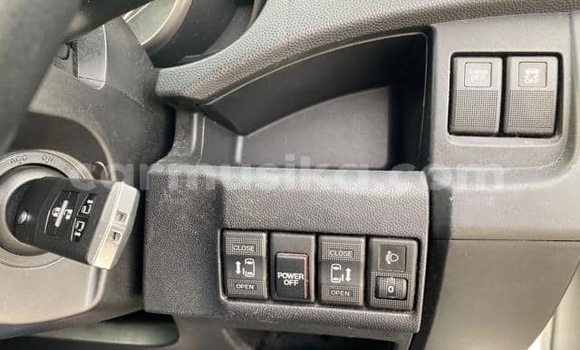 Tenga Tsaru Mazda 5 Chena Mota in Beitbridge in Matabeleland South Tenga Tsaru Mazda 5 Chena Mota in Beitbridge in Matabeleland South