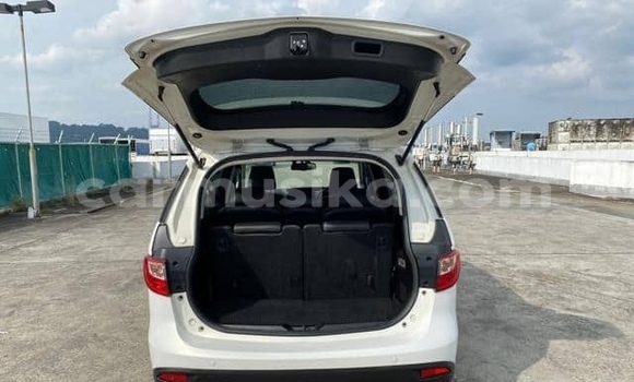 Tenga Tsaru Mazda 5 Chena Mota in Beitbridge in Matabeleland South Tenga Tsaru Mazda 5 Chena Mota in Beitbridge in Matabeleland South