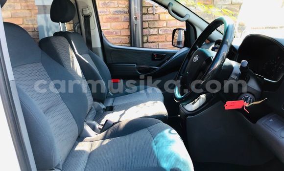 Acheter Occasion Voiture Hyundai H1 Blanc à Beitbridge, Matabeleland South Acheter Occasion Voiture Hyundai H1 Blanc à Beitbridge, Matabeleland South