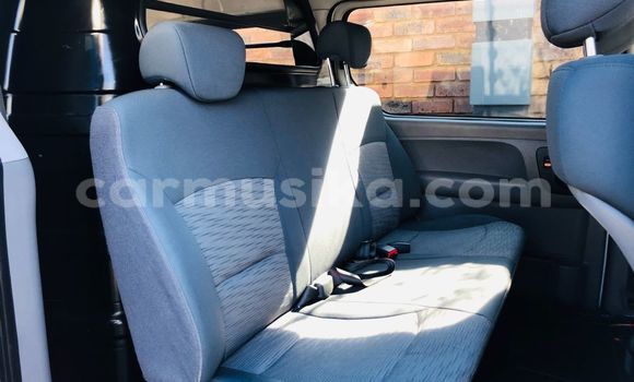 Acheter Occasion Voiture Hyundai H1 Blanc à Beitbridge, Matabeleland South Acheter Occasion Voiture Hyundai H1 Blanc à Beitbridge, Matabeleland South