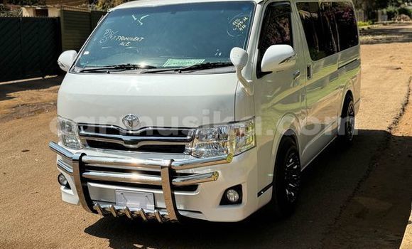 Tenga Tsaru Toyota Hiace Zvimwe Mota in Harare in Harare Tenga Tsaru Toyota Hiace Zvimwe Mota in Harare in Harare