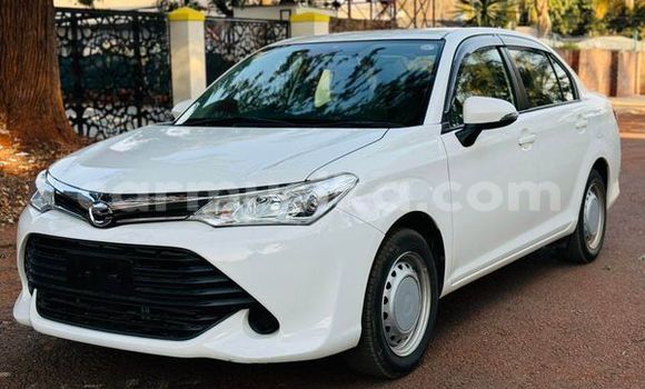 Nunua Ilio tumika Toyota Axio Nyeupe Gari ndani ya Harare nchini Harare