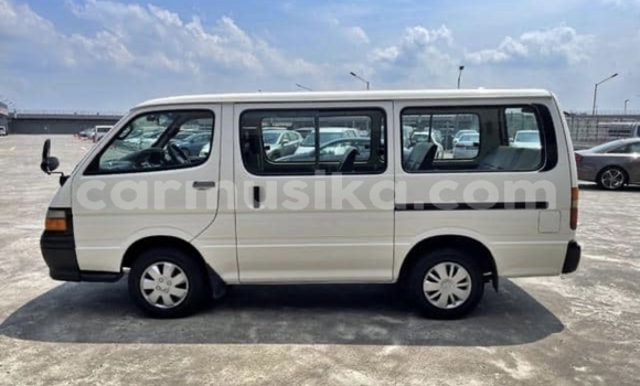 Acheter Occasion Voiture Toyota Hiace Blanc à Beitbridge, Matabeleland South Acheter Occasion Voiture Toyota Hiace Blanc à Beitbridge, Matabeleland South