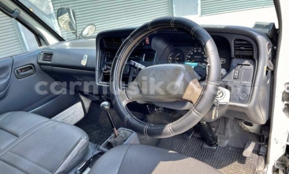 Acheter Occasion Voiture Toyota Hiace Blanc à Beitbridge, Matabeleland South Acheter Occasion Voiture Toyota Hiace Blanc à Beitbridge, Matabeleland South