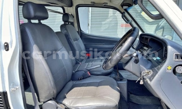 Acheter Occasion Voiture Toyota Hiace Blanc à Beitbridge, Matabeleland South Acheter Occasion Voiture Toyota Hiace Blanc à Beitbridge, Matabeleland South