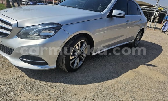 Tenga Tsaru Mercedes‒Benz E–Class Sirivha Mota in Kwekwe in Midlands Tenga Tsaru Mercedes‒Benz E–Class Sirivha Mota in Kwekwe in Midlands